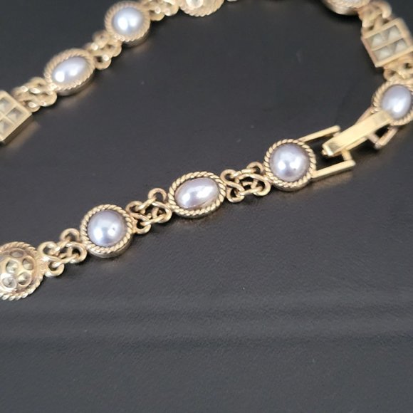 LC Lauren Conrad Gold Tone Delicate Bracelet Gray Blue Beads Fold Over Clasp - Picture 4 of 7